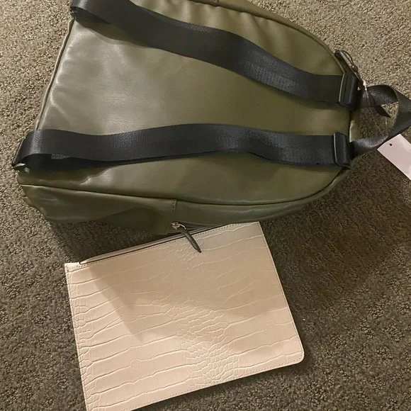 Backpack - Picture 2 of 4